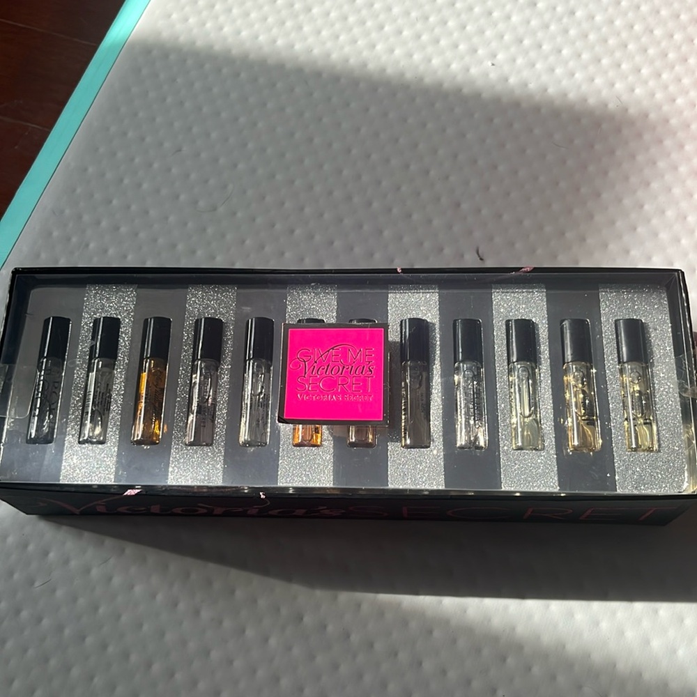 VICTORIA SECRET PERFUME GIVE ME VICTORIAS SECRET SET OF MINIS VERY RARE